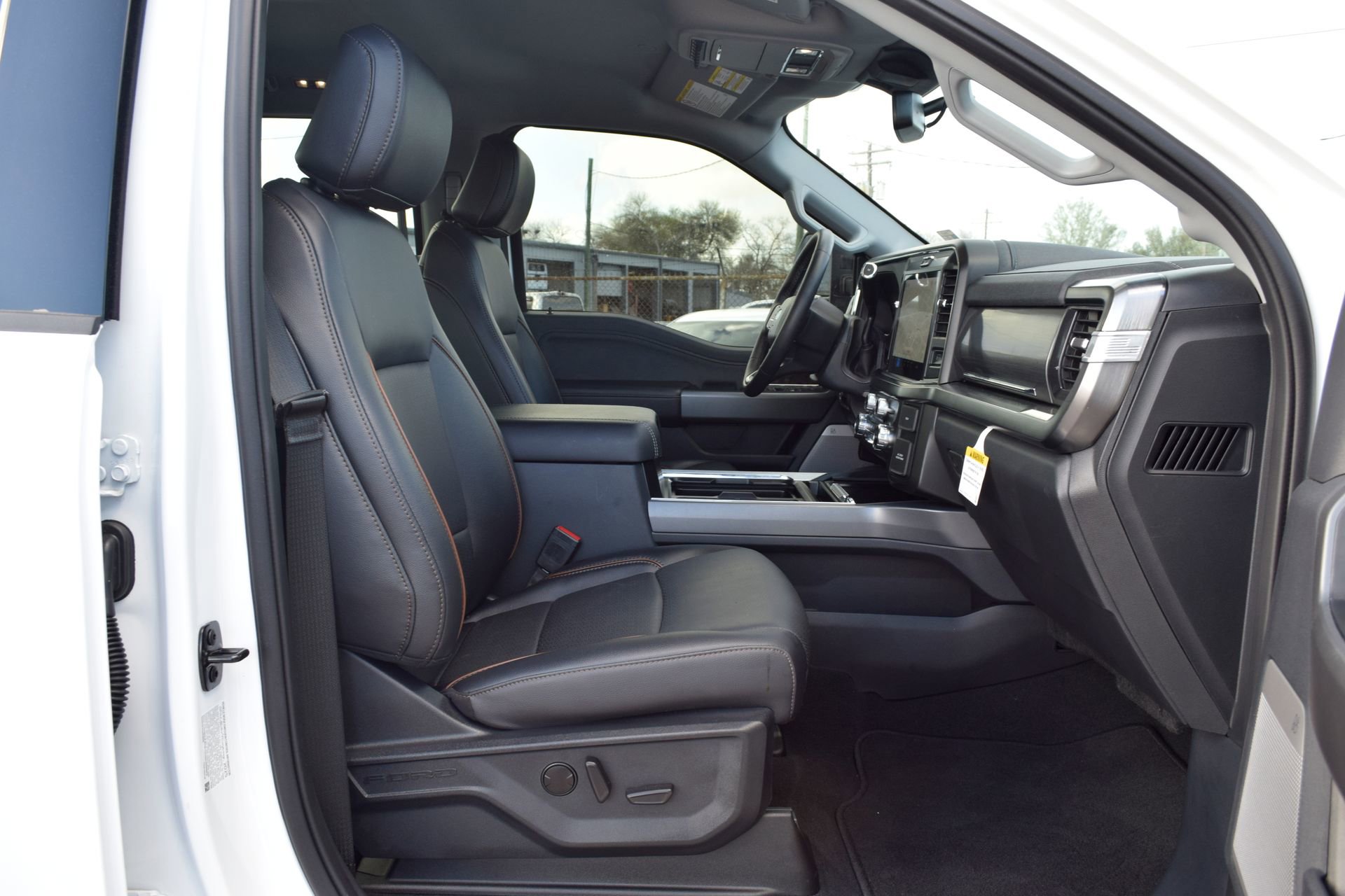 Used 2025 Ford F350 Lariat w/ FX4 Off-Road Package image 23