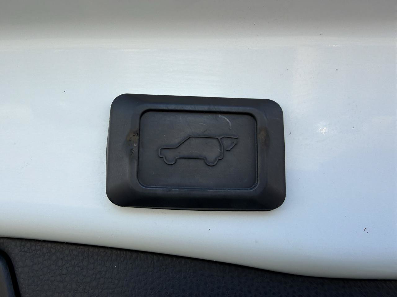 Used 2022 Toyota RAV4 XLE Premium FWD image 18