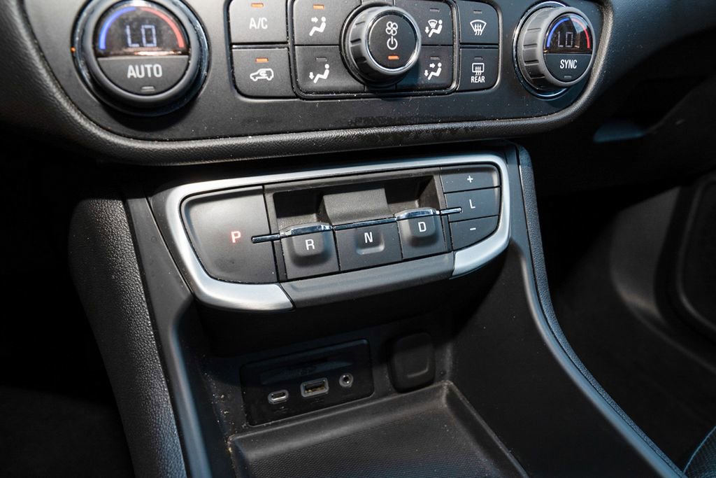 Used 2024 GMC Terrain SLT AWD/4WD image 15