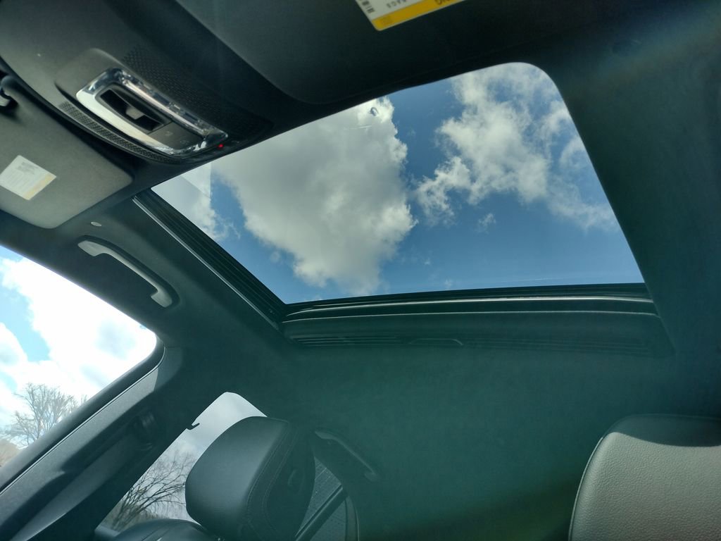 Used 2022 Mercedes-Benz GLE 350 4MATIC w/ Premium Package image 12