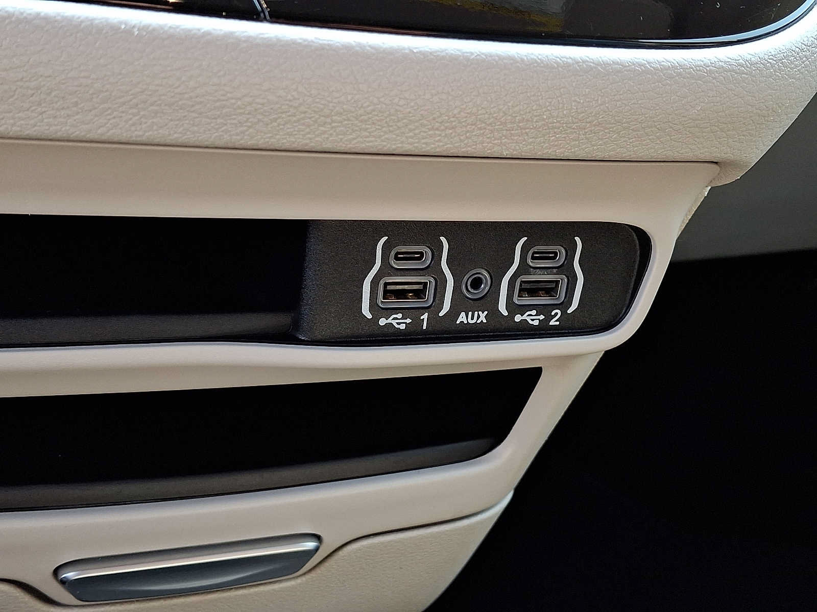 Certified 2023 Chrysler Pacifica Touring-L FWD image 26