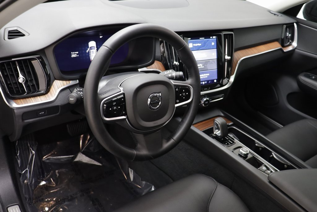 Used 2025 Volvo V60 B5 Cross Country Plus image 6