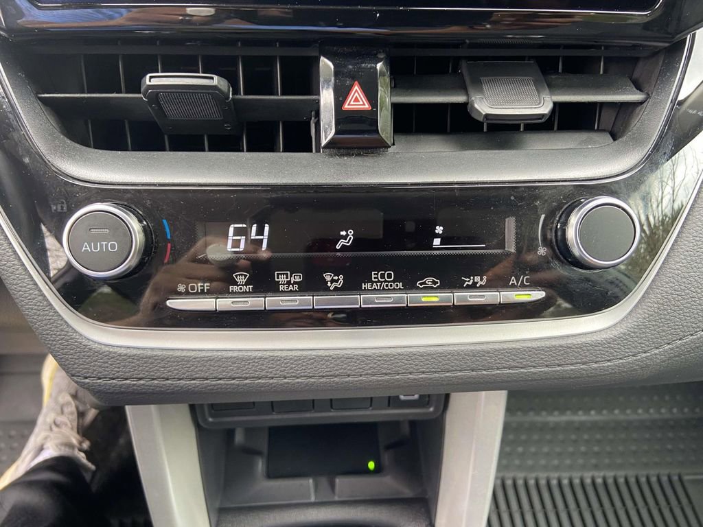 Used 2025 Toyota Corolla Cross LE image 23