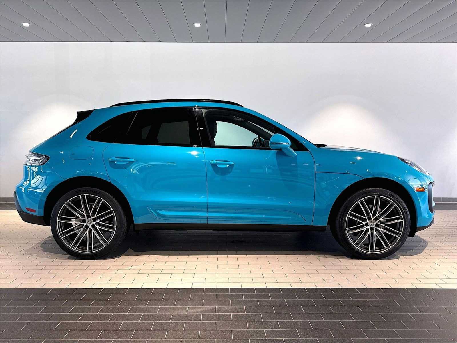Used 2023 Porsche Macan AWD/4WD image 11