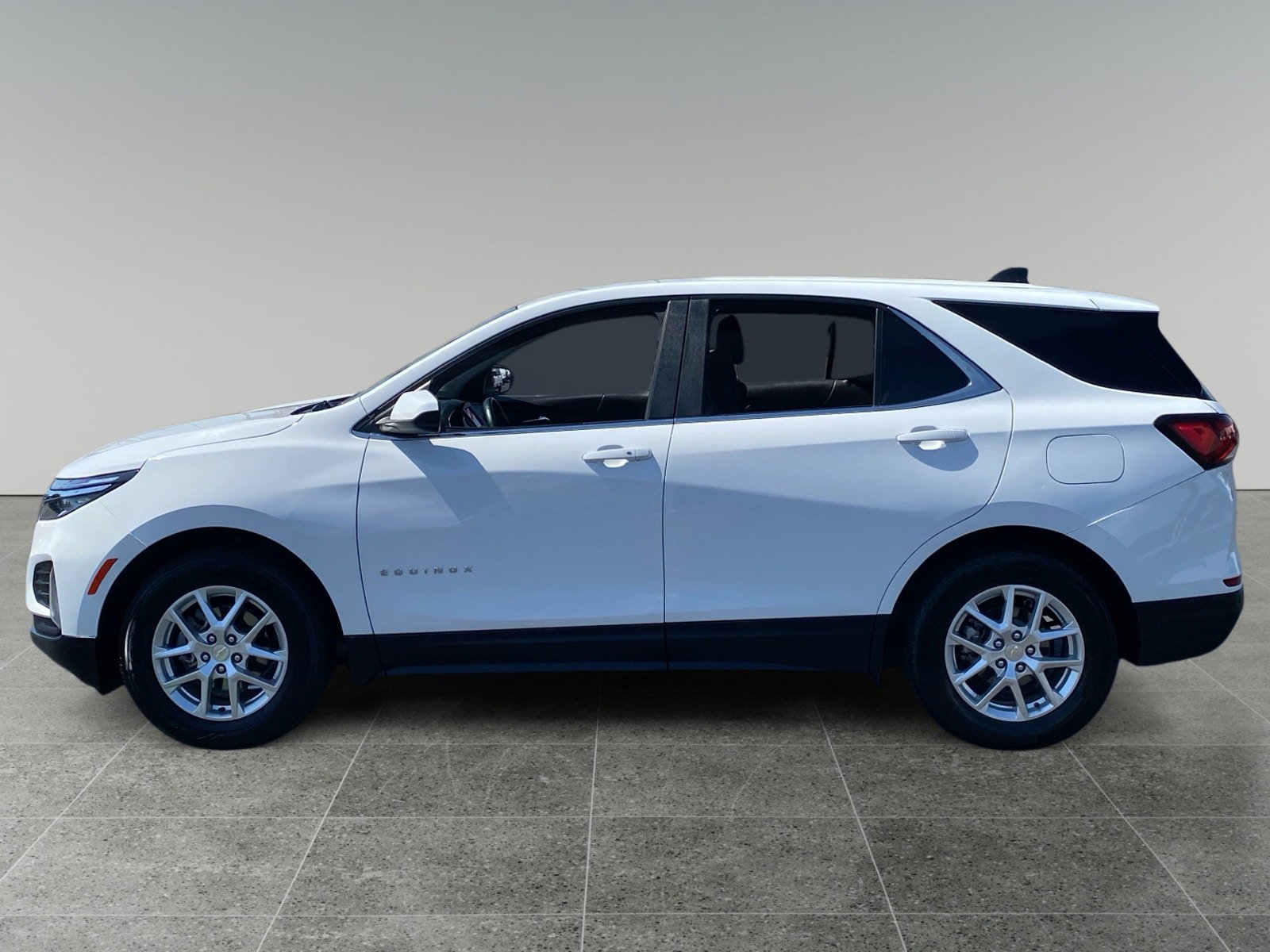 Used 2024 Chevrolet Equinox LT FWD image 2