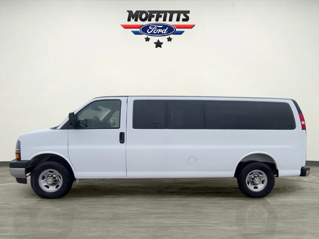Used 2025 Chevrolet Express 3500 LT w/ LT Preferred Equipment Group RWD image 2