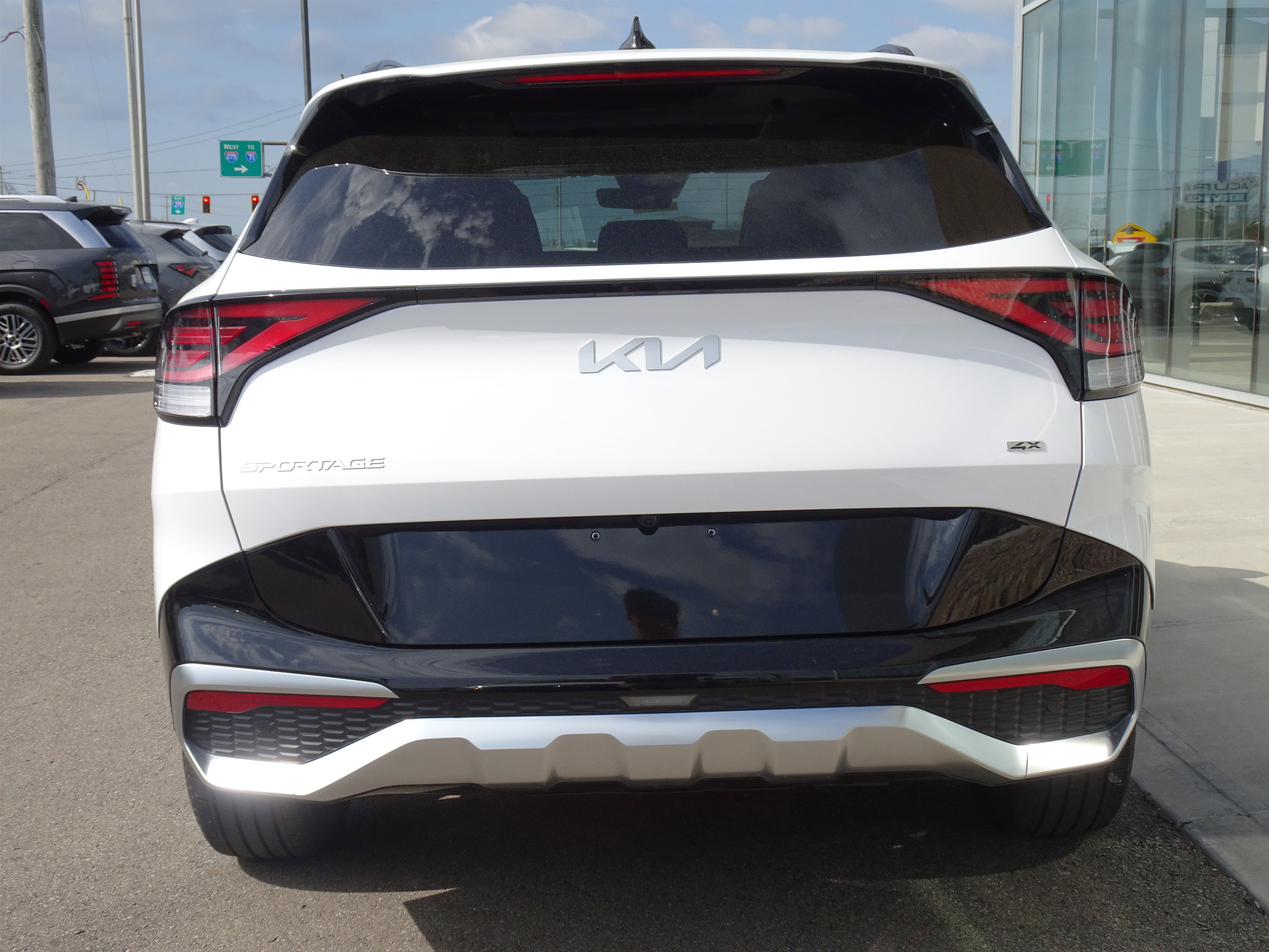 Used 2025 Kia Sportage SX image 4