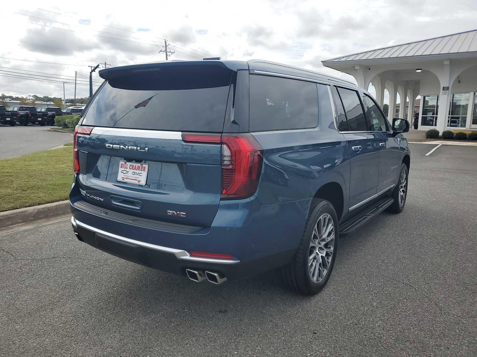 New 2025 GMC Yukon XL Denali w/ LPO, Illumination Package image 6