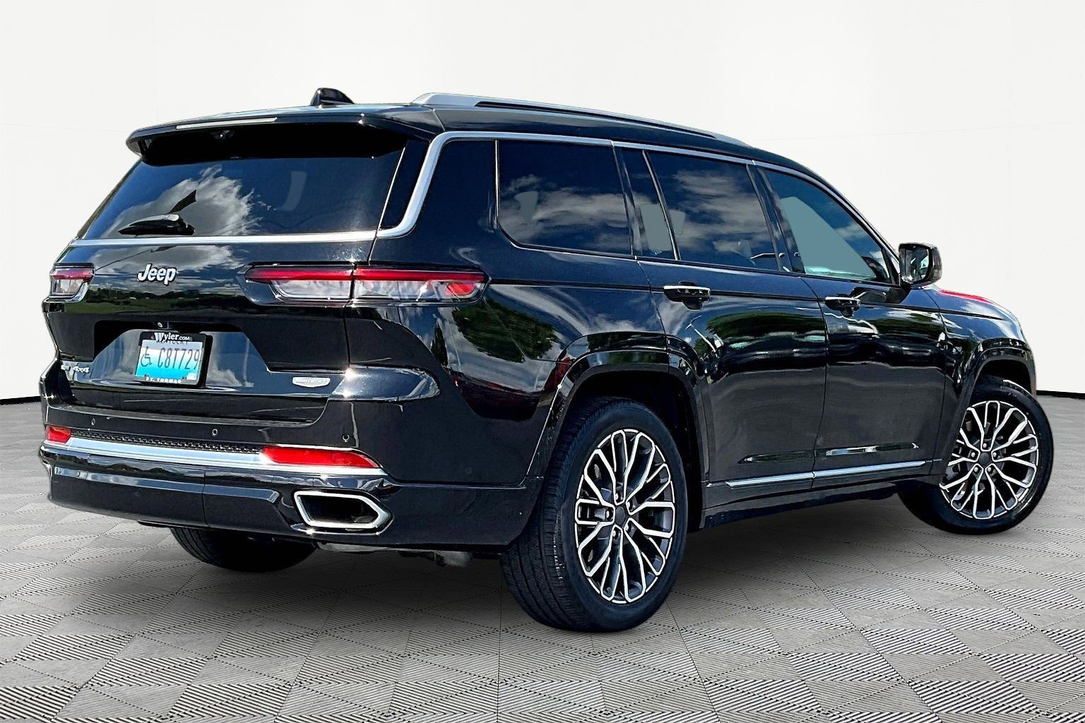 Used 2021 Jeep Grand Cherokee L Summit AWD/4WD image 6