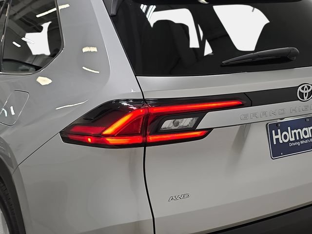 Certified 2025 Toyota Grand Highlander AWD image 33