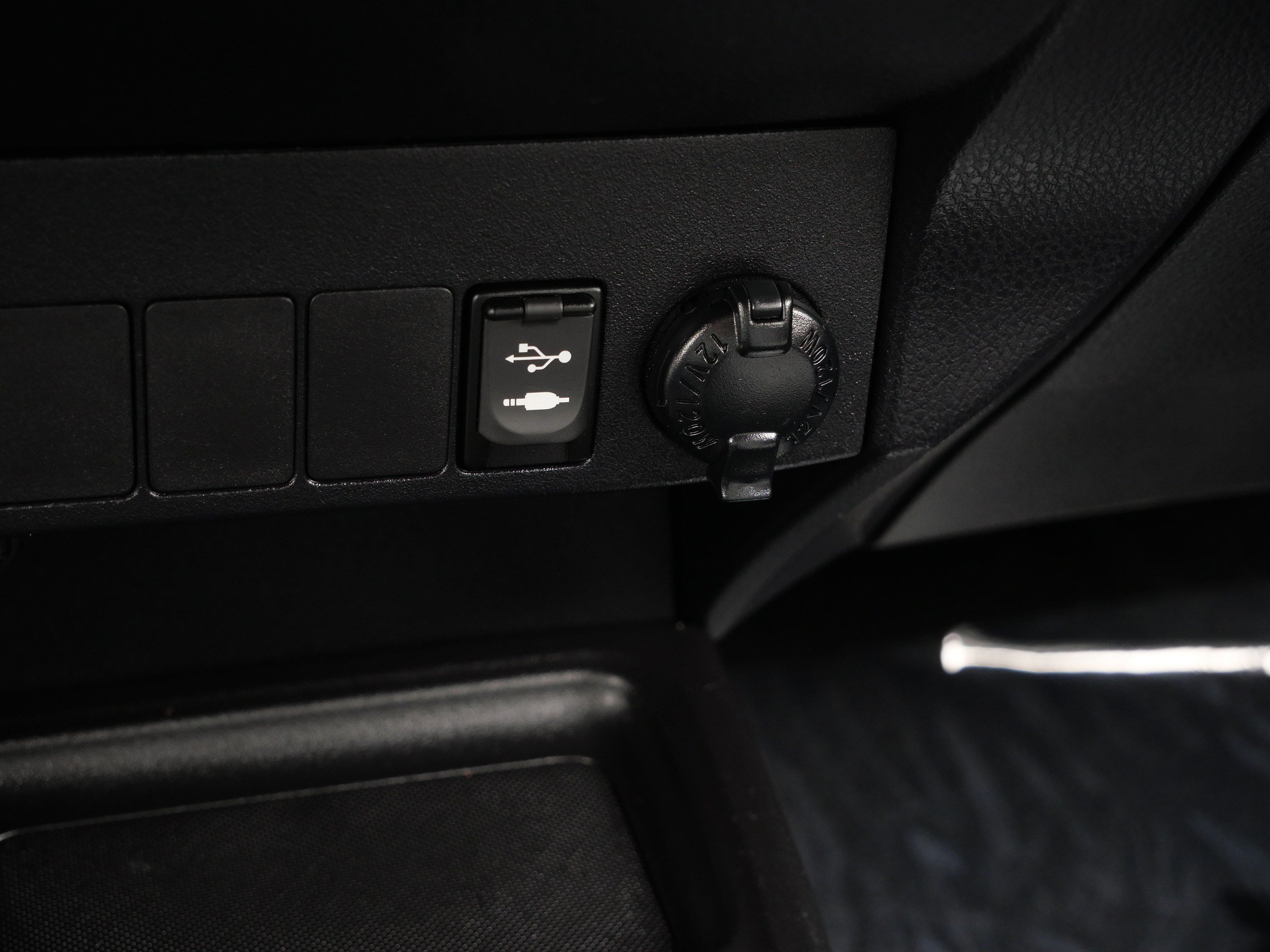Used 2014 Toyota RAV4 XLE FWD image 29