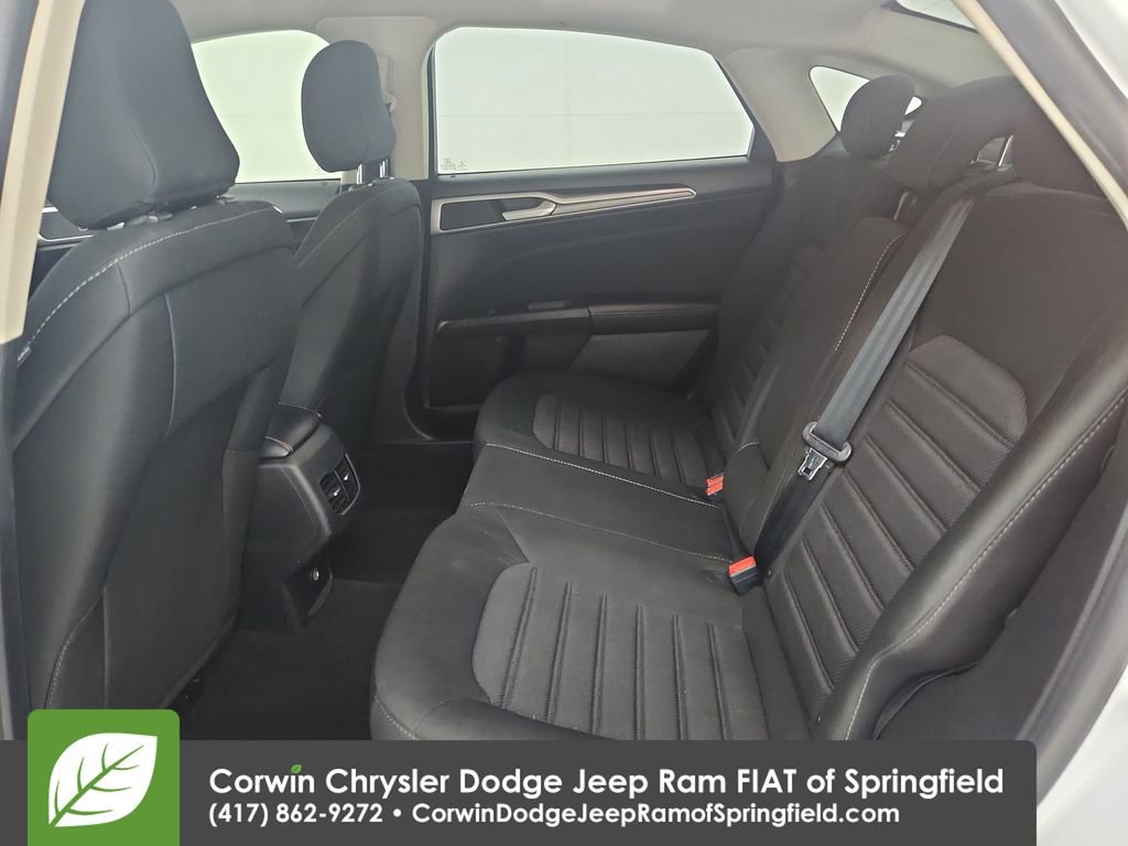 Used 2020 Ford Fusion SE FWD image 30
