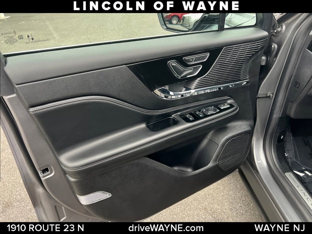 Certified 2022 Lincoln Corsair AWD w/ Equipment Group 101A image 9