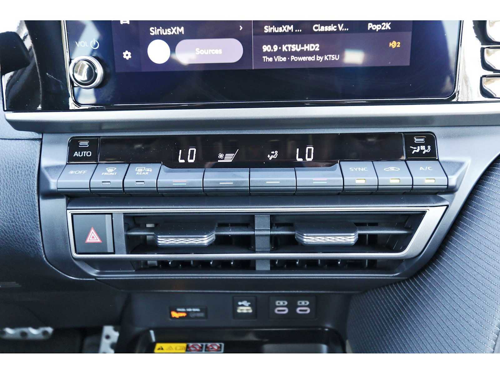 Used 2026 Toyota Camry SE w/ Convenience Package image 24