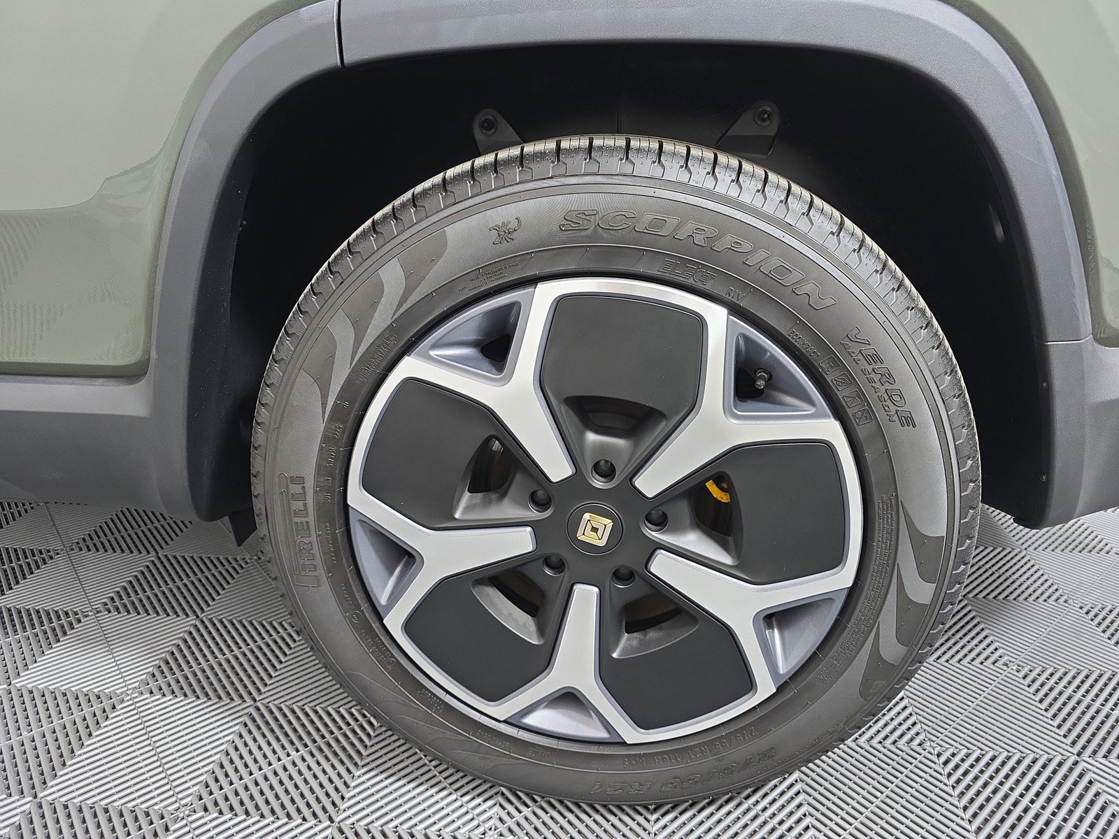 Used 2024 Rivian R1S Launch Edition AWD/4WD image 10