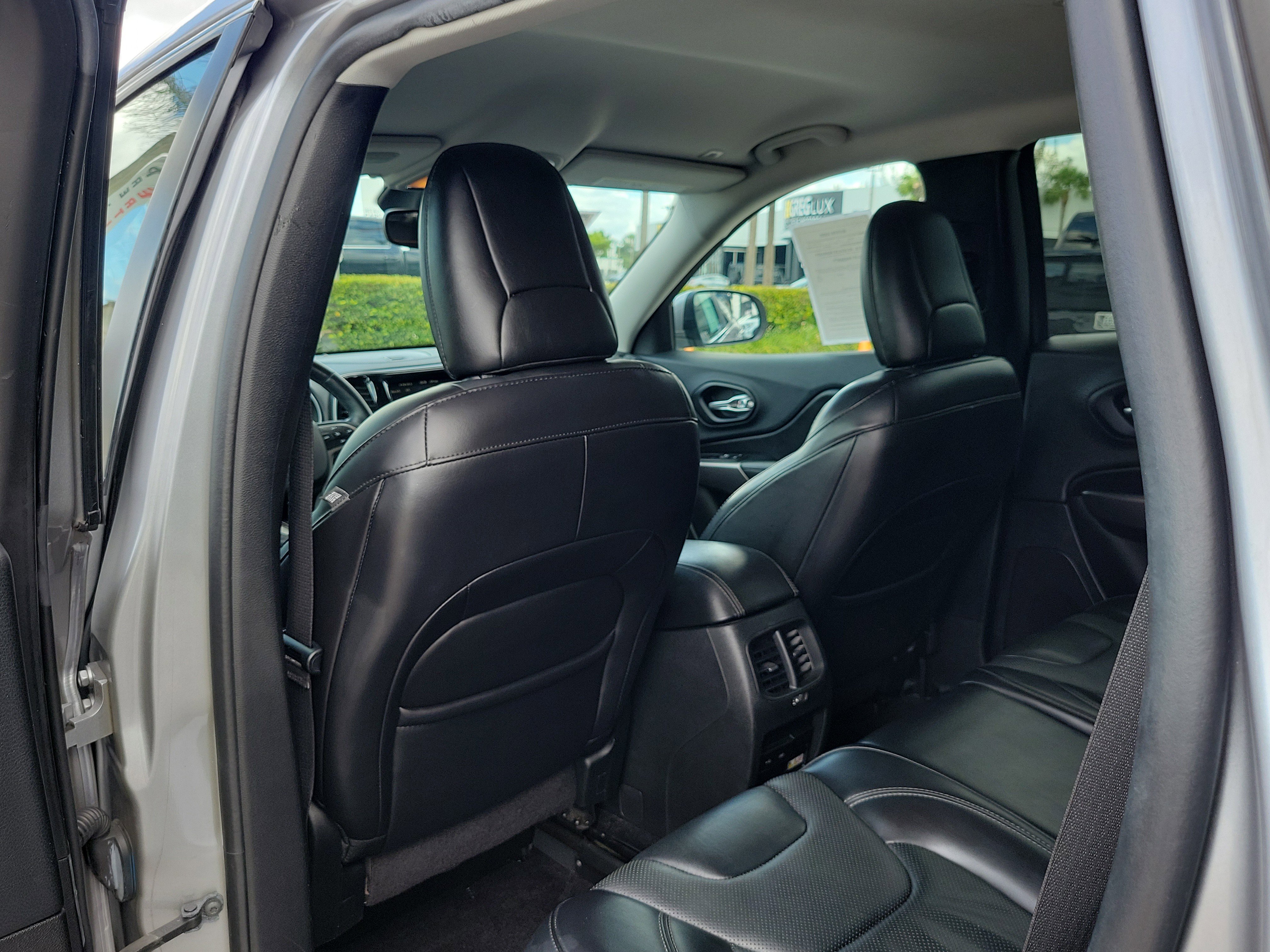 Used 2019 Jeep Cherokee Limited FWD image 14
