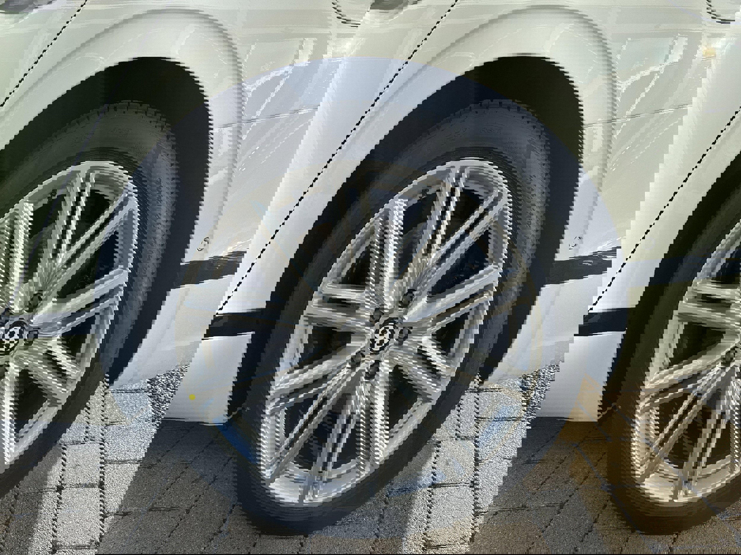 New 2026 Bentley Flying Spur Plug-In Hybrid image 10