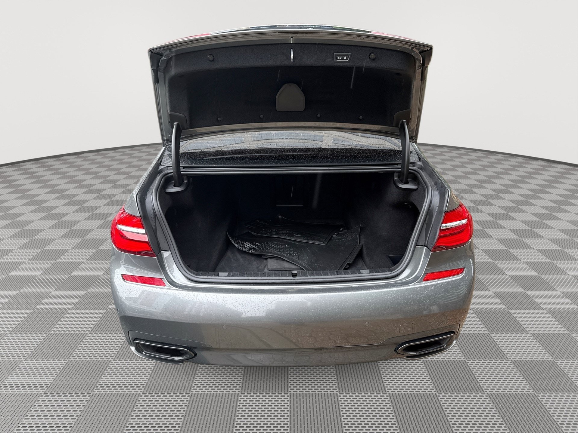 Used 2017 BMW 750i RWD image 21