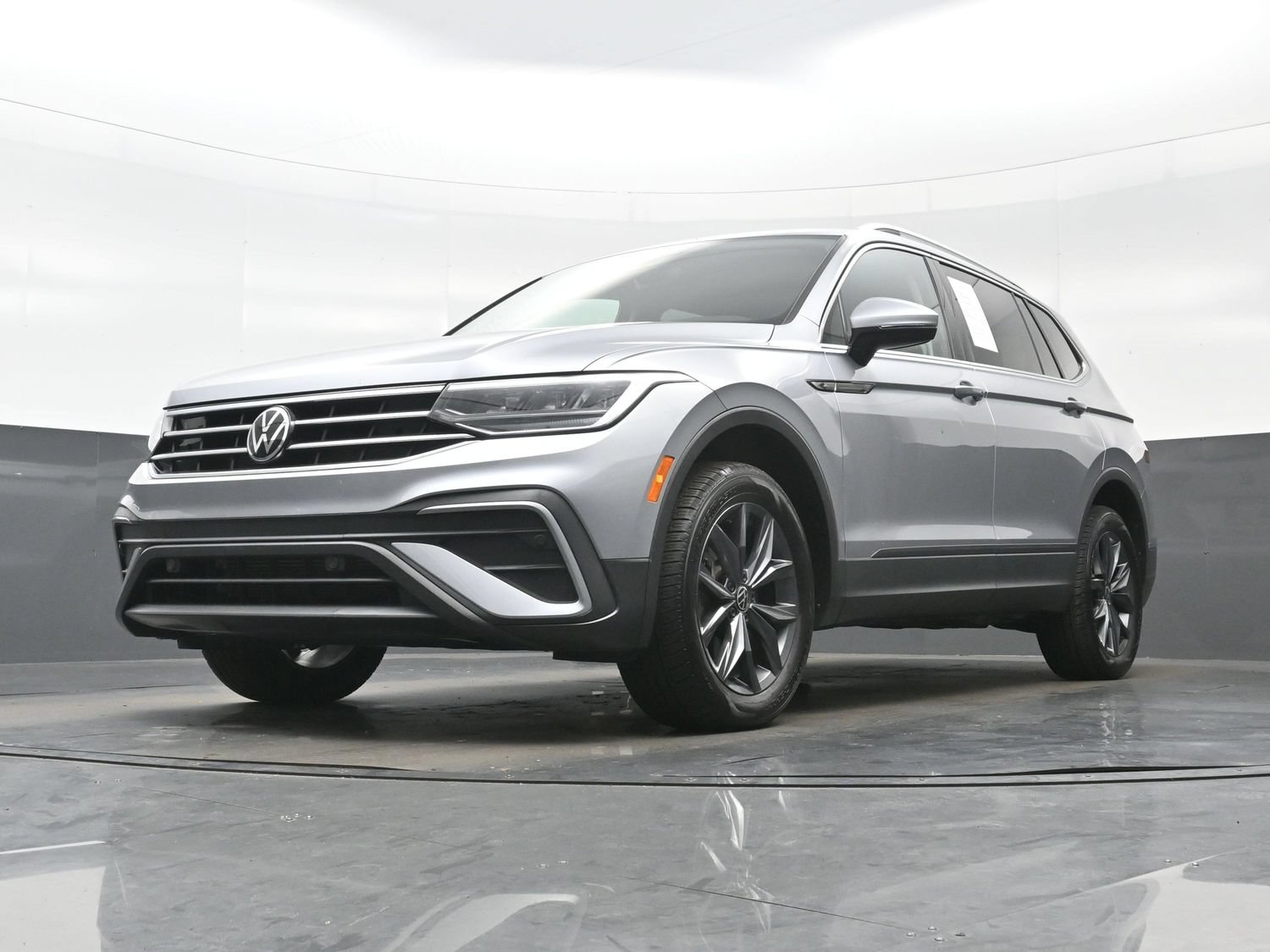 Used 2022 Volkswagen Tiguan SE AWD/4WD image 26