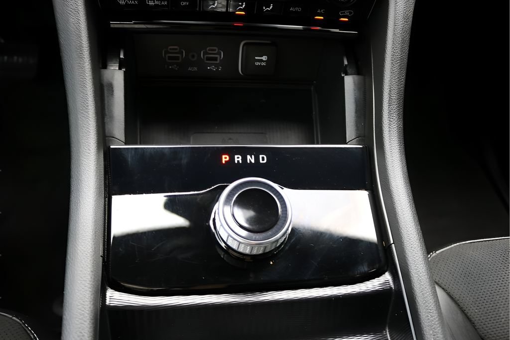 Used 2024 Jeep Grand Cherokee L Altitude AWD/4WD image 27