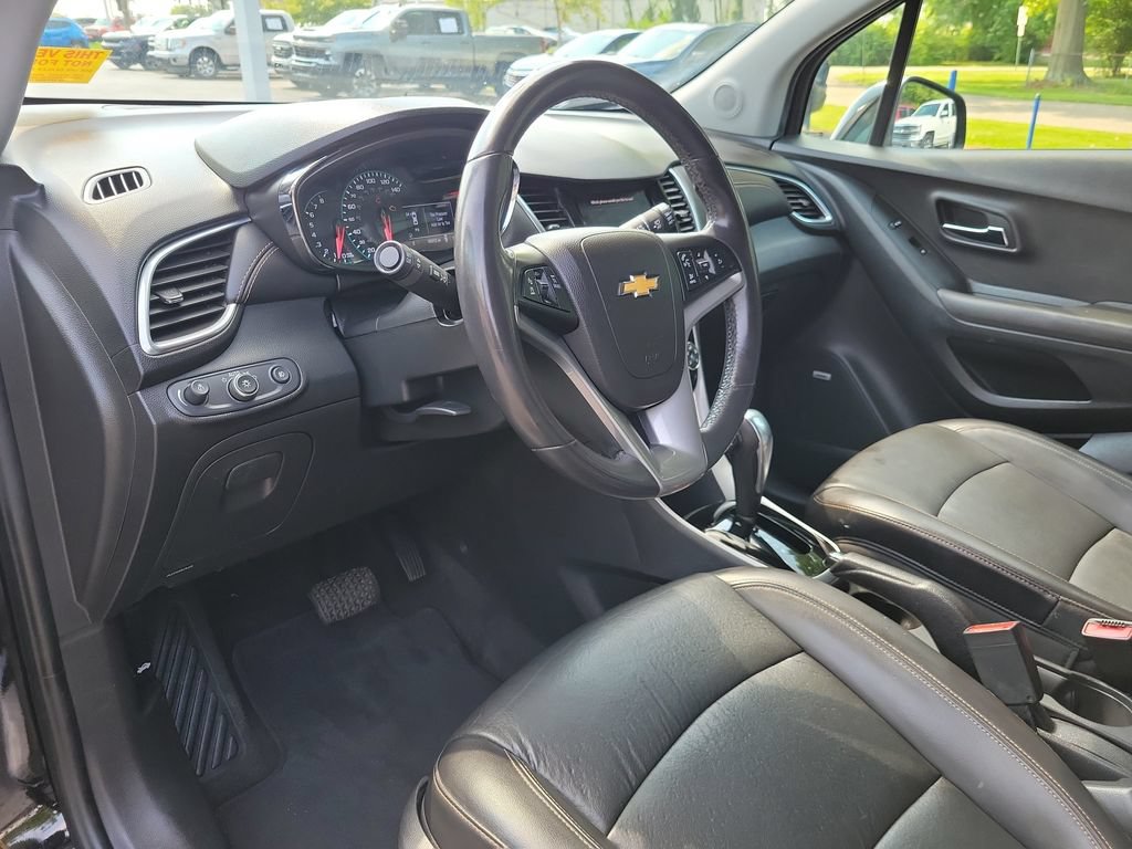 Used 2020 Chevrolet Trax Premier FWD image 21