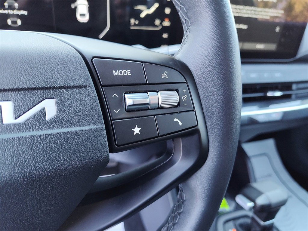 Used 2025 Kia K4 EX image 25