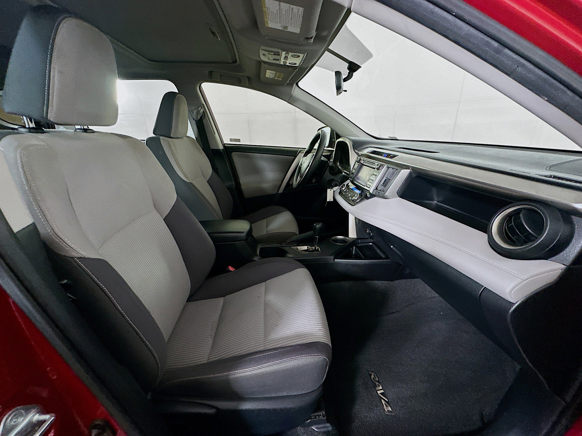 Used 2015 Toyota RAV4 XLE FWD image 29