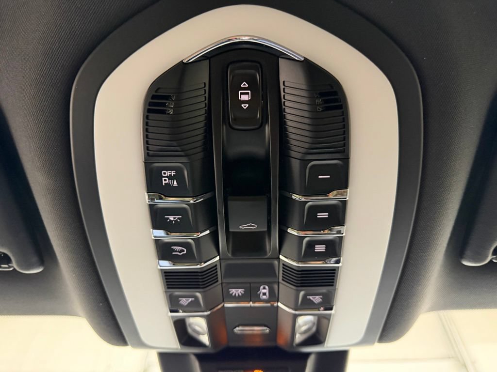 Used 2025 Porsche Macan GTS AWD/4WD image 24