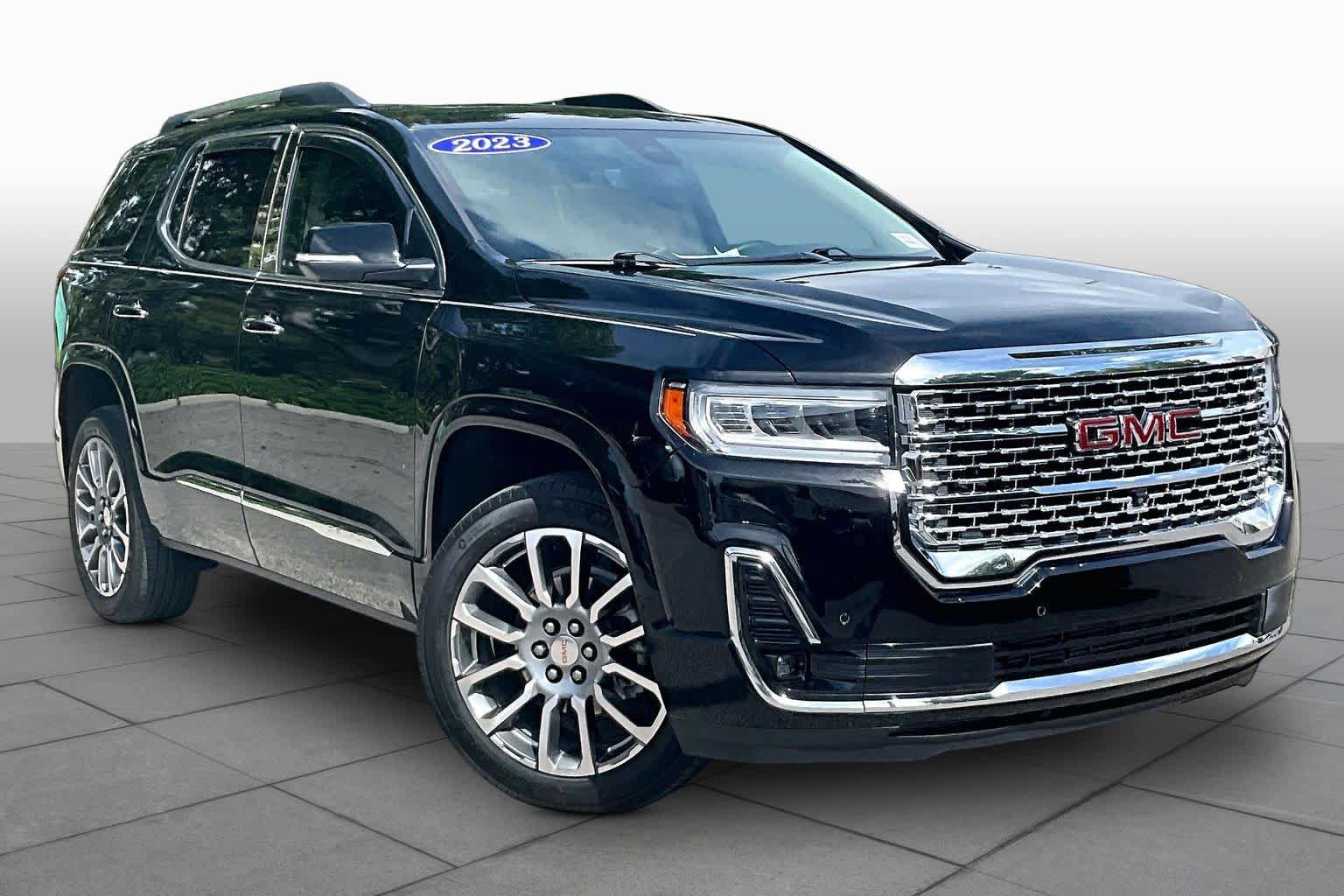 Used 2023 GMC Acadia Denali w/ Denali Ultimate Package FWD image 3