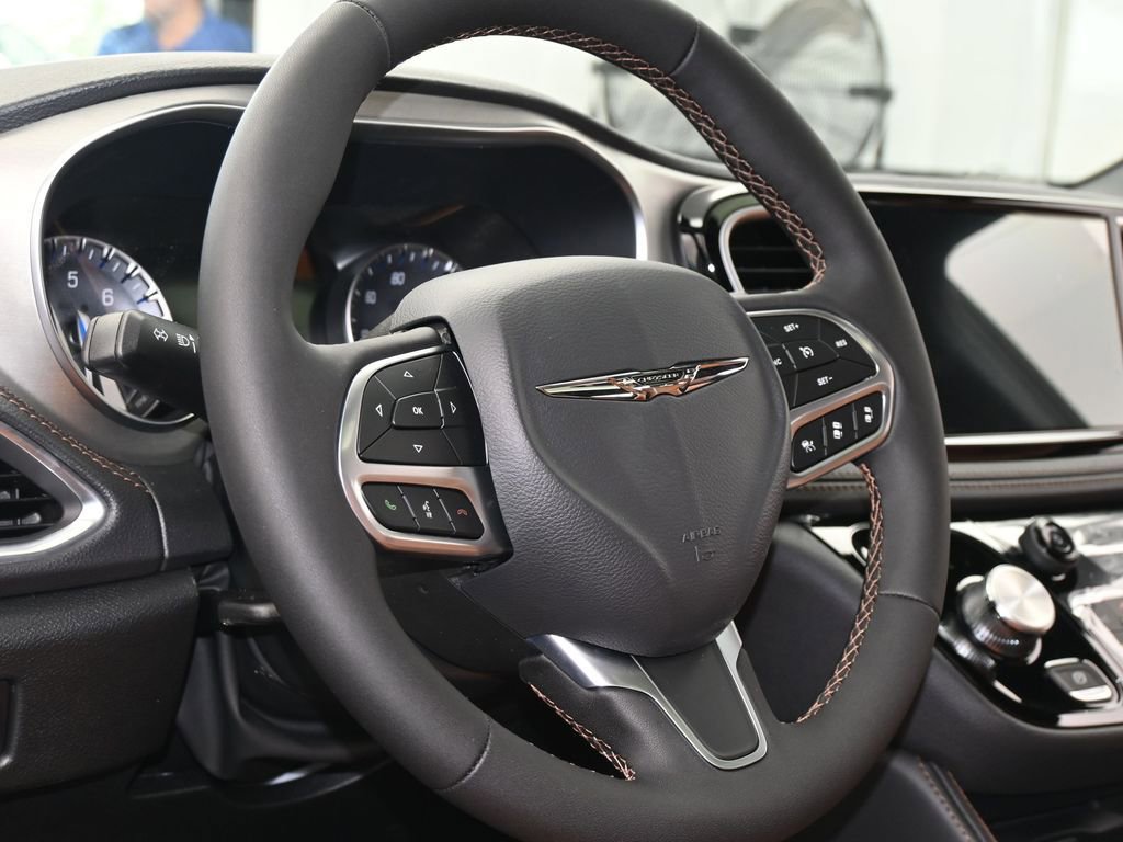 New 2026 Chrysler Pacifica Pinnacle image 14