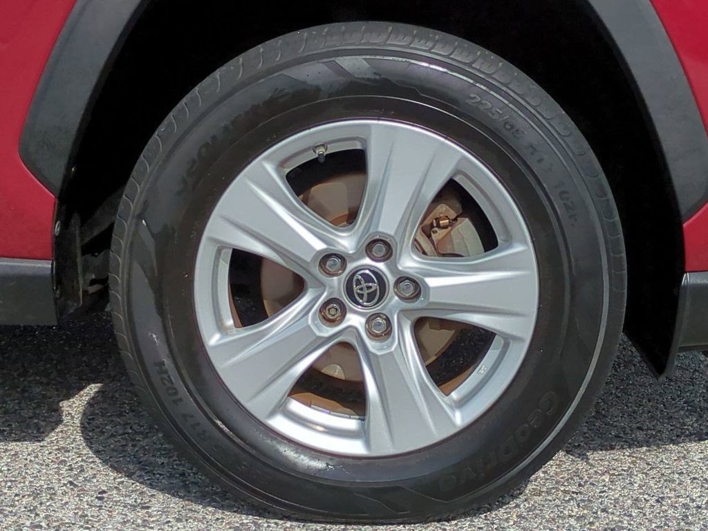 Used 2019 Toyota RAV4 XLE image 11