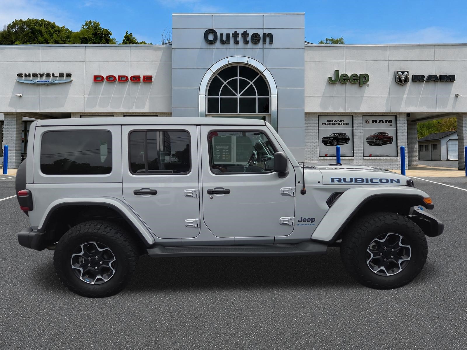 Certified 2023 Jeep Wrangler Unlimited Rubicon 4xe w/ Cold Weather Group AWD/4WD image 2