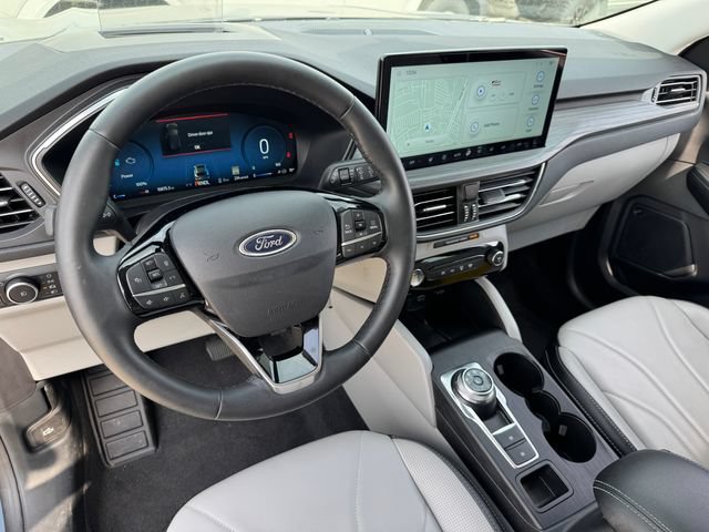 Used 2025 Ford Escape SE w/ PHEV Premium Package FWD image 3
