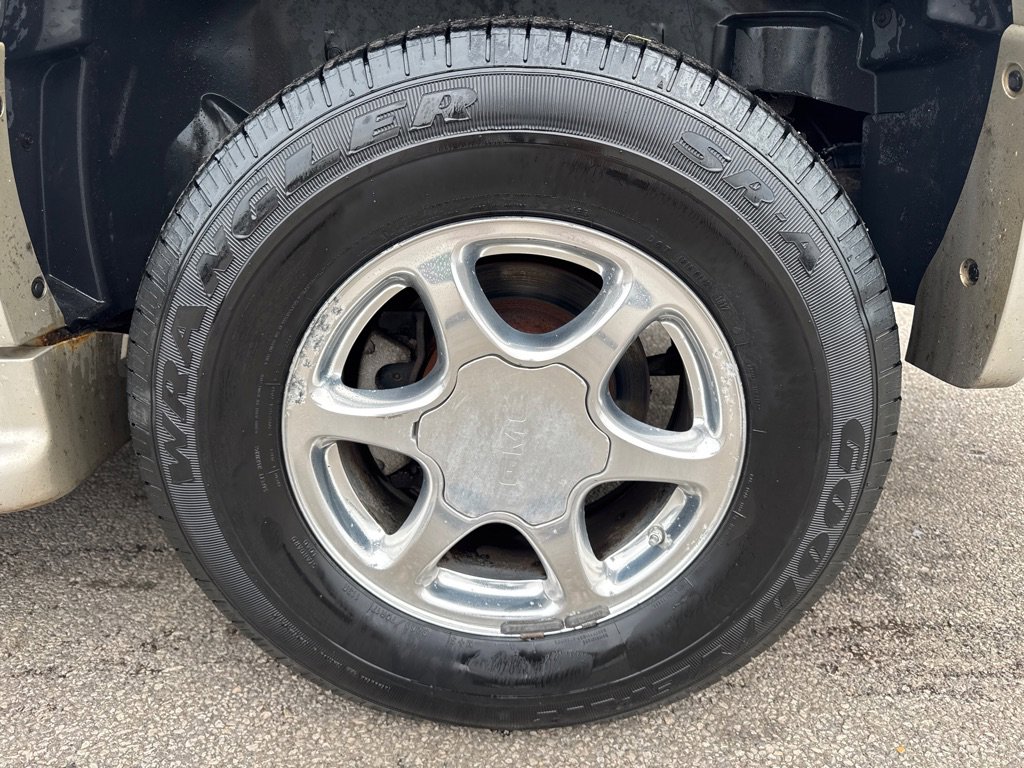 Used 2006 GMC Yukon Denali image 9