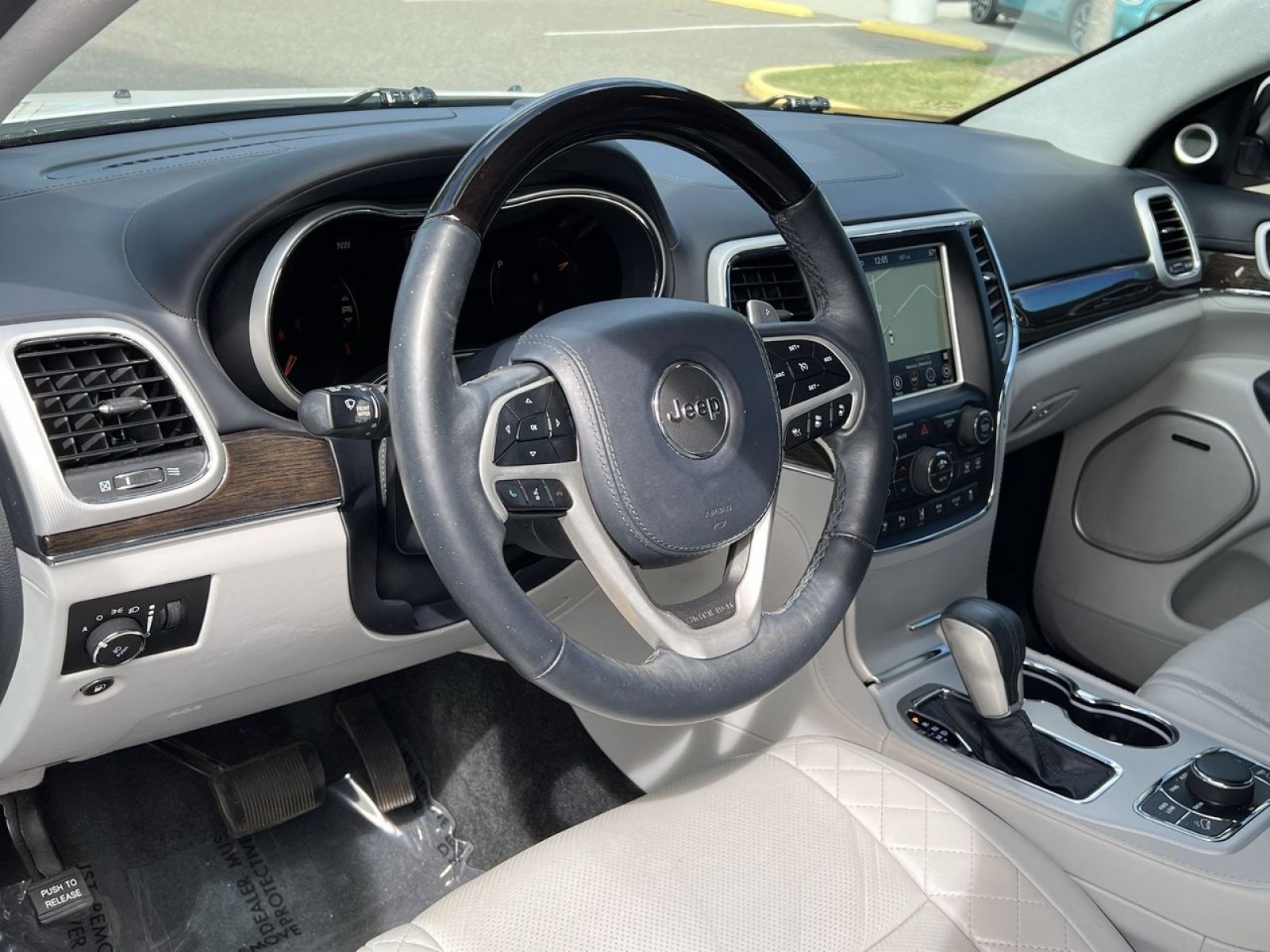 Used 2018 Jeep Grand Cherokee Summit AWD/4WD image 13