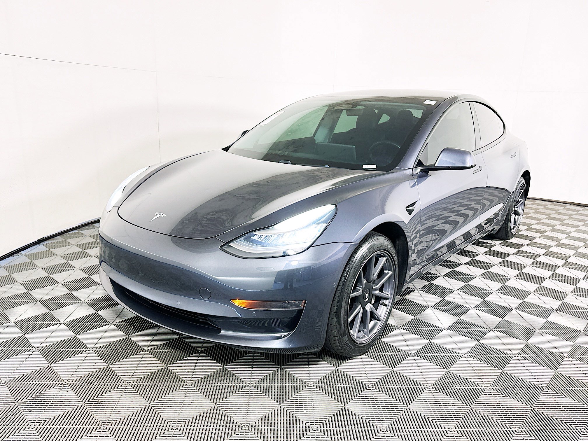 Used 2020 Tesla Model 3 Standard Range Plus RWD image 7