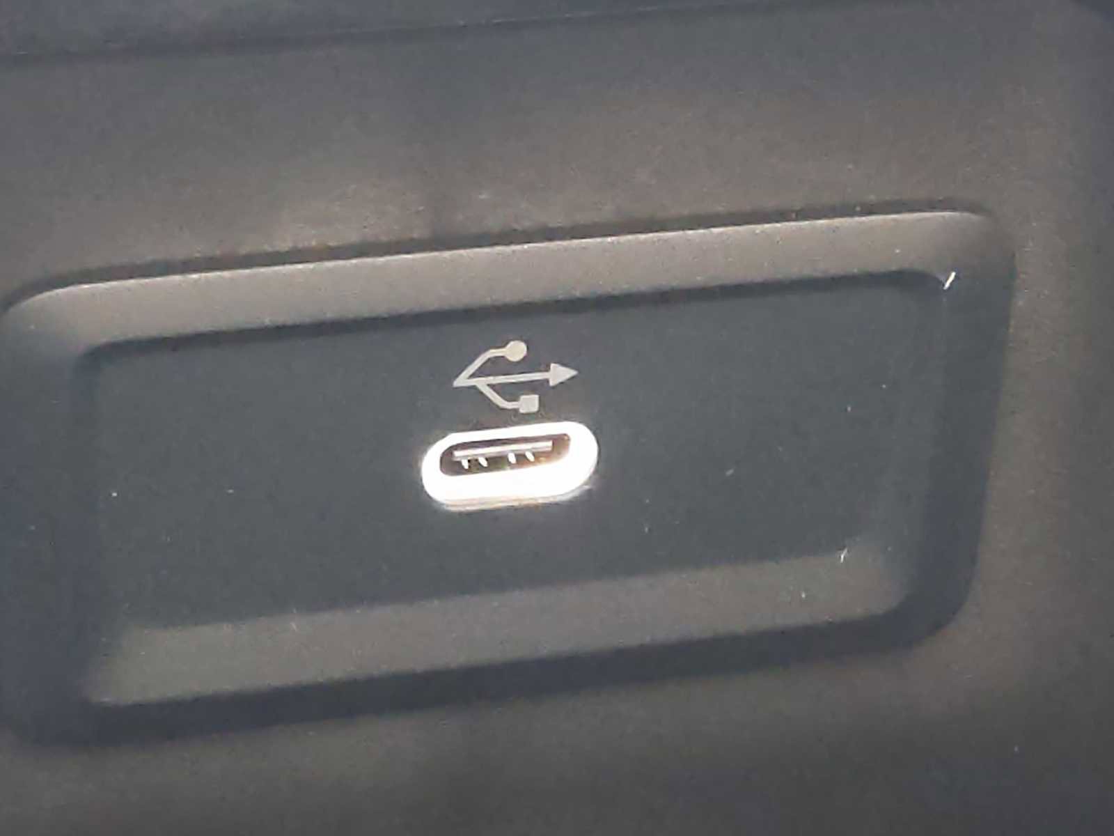 Used 2025 Mercedes-Benz GLC 300 4MATIC image 32