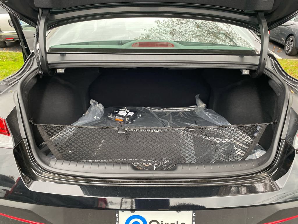 New 2025 Hyundai Elantra SEL image 13