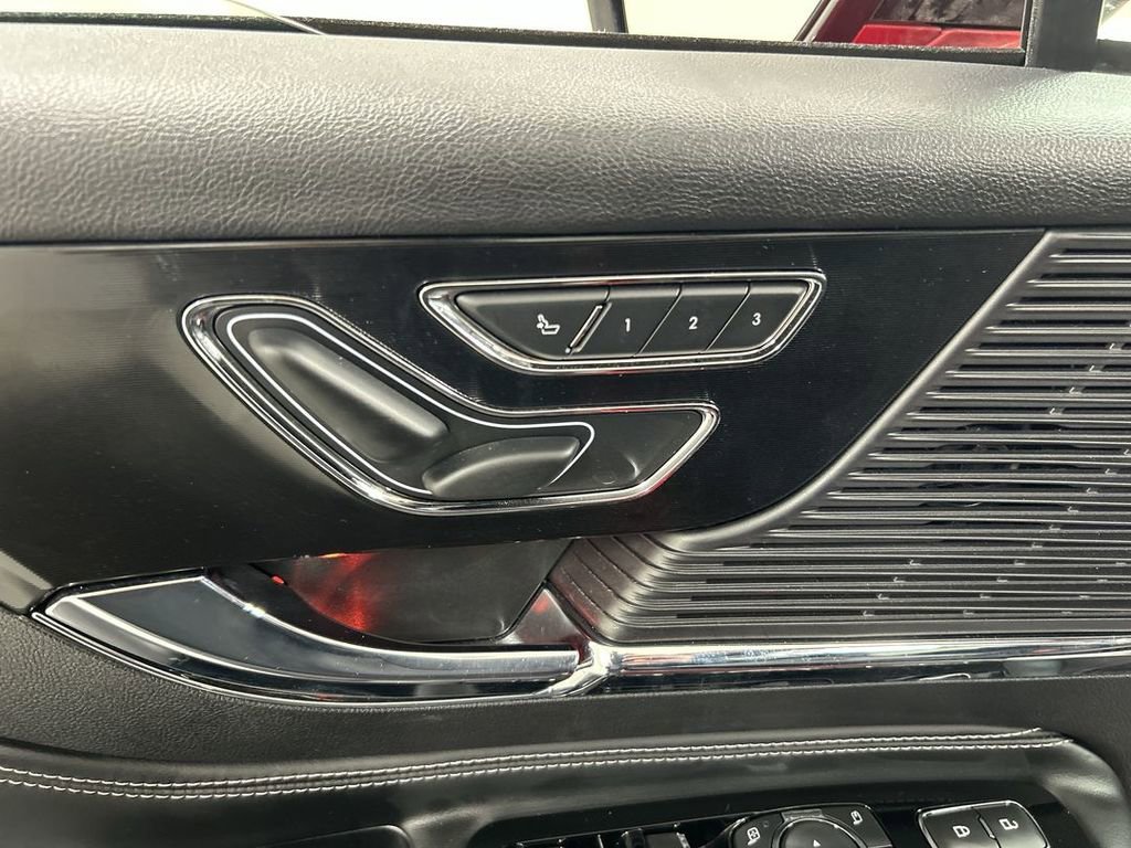 Used 2022 Lincoln Corsair Standard w/ Premium Package image 10