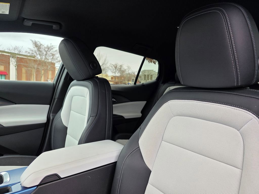 Used 2025 Chevrolet Equinox EV LT image 12