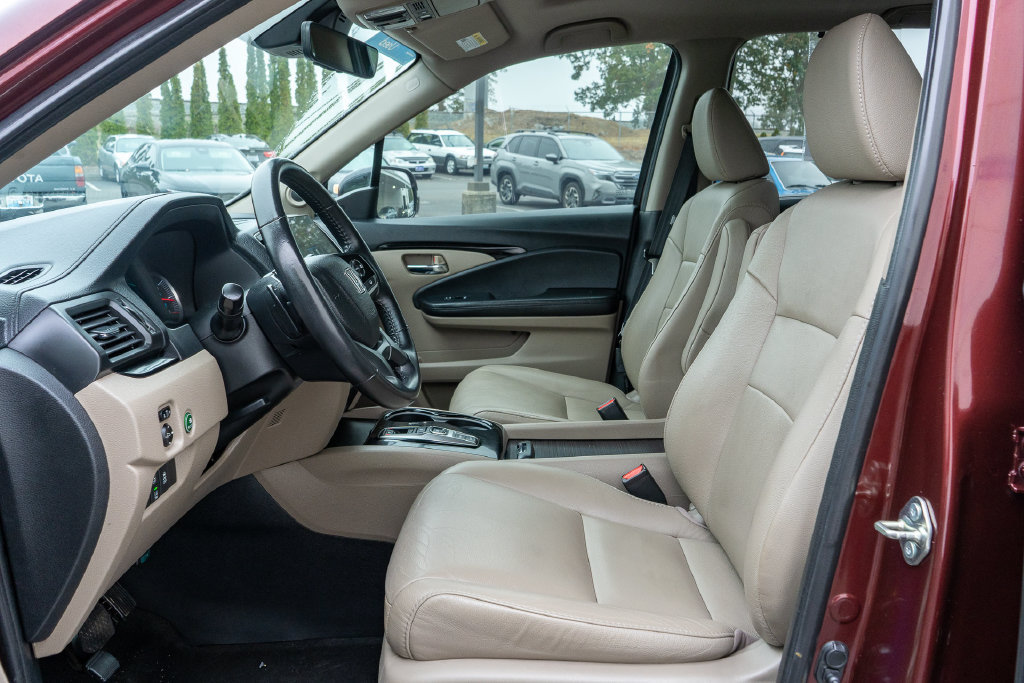 Certified 2020 Honda Pilot Touring image 30