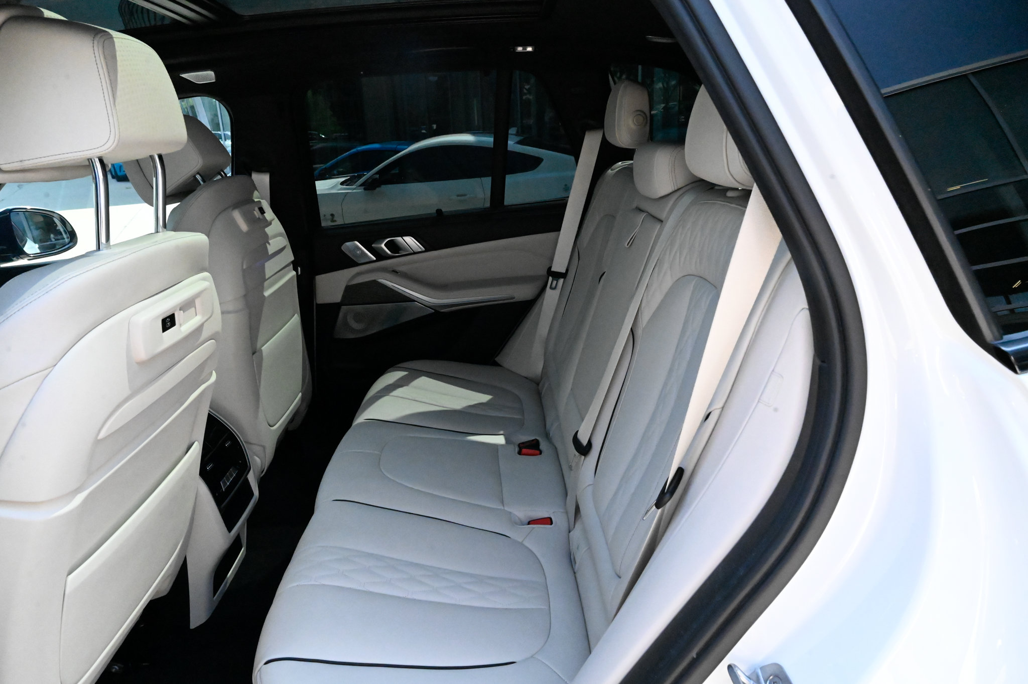 Used 2022 BMW X5 M50i w/ Executive Package AWD/4WD image 38
