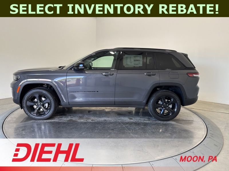 New 2025 Jeep Grand Cherokee Altitude w/ Trailer Tow Package AWD/4WD image 4