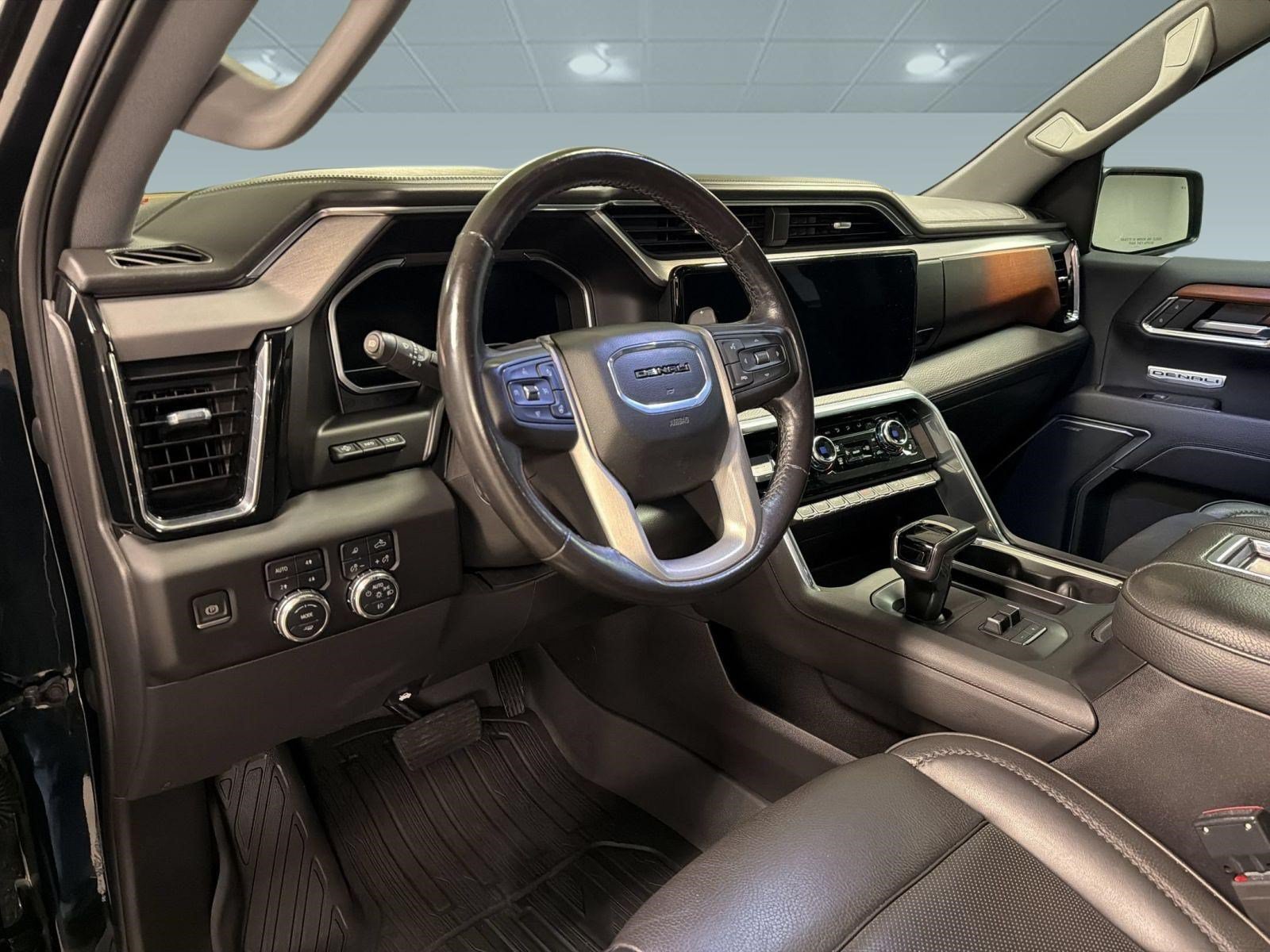 Used 2022 GMC Sierra 1500 Denali w/ Denali Reserve Package AWD/4WD image 3