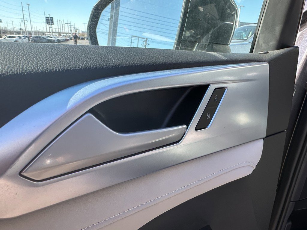 New 2025 Volkswagen Taos SE image 18