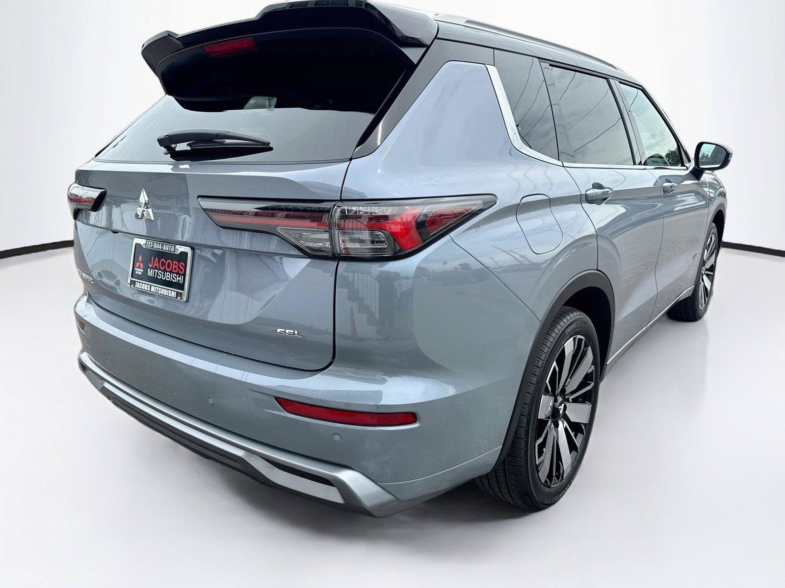 New 2026 Mitsubishi Outlander SEL FWD image 5