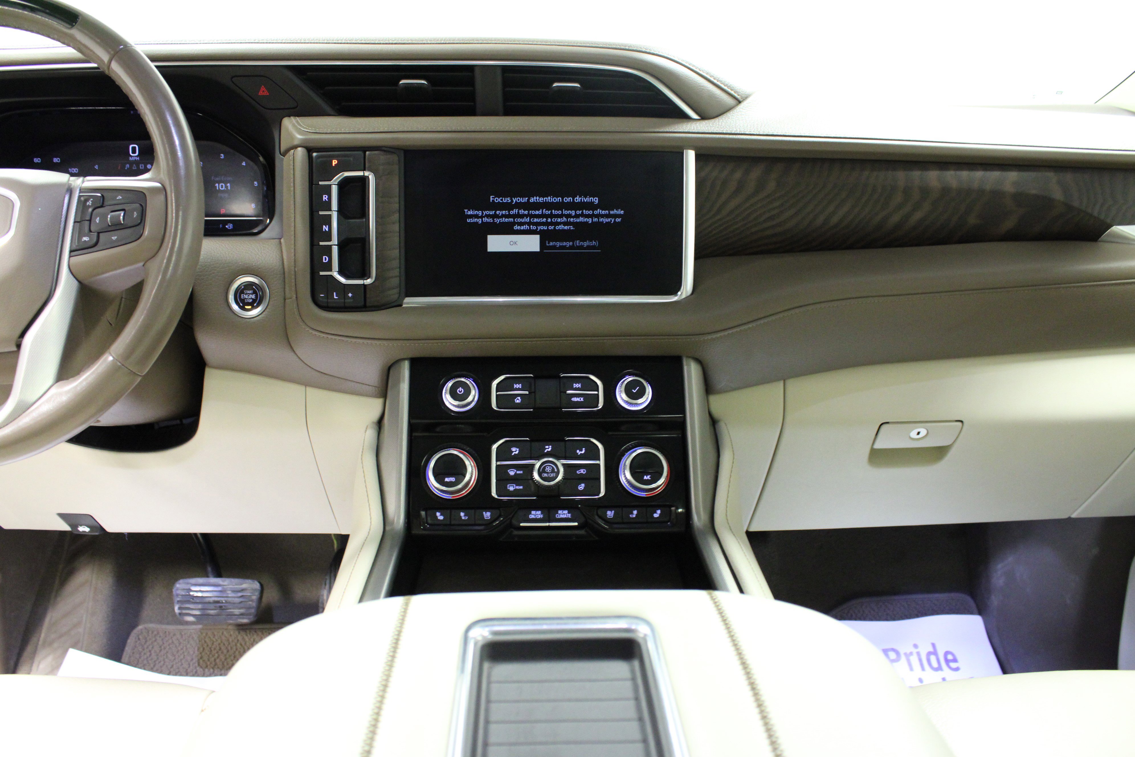 Used 2023 GMC Yukon Denali w/ Advanced Technology Package AWD/4WD image 20