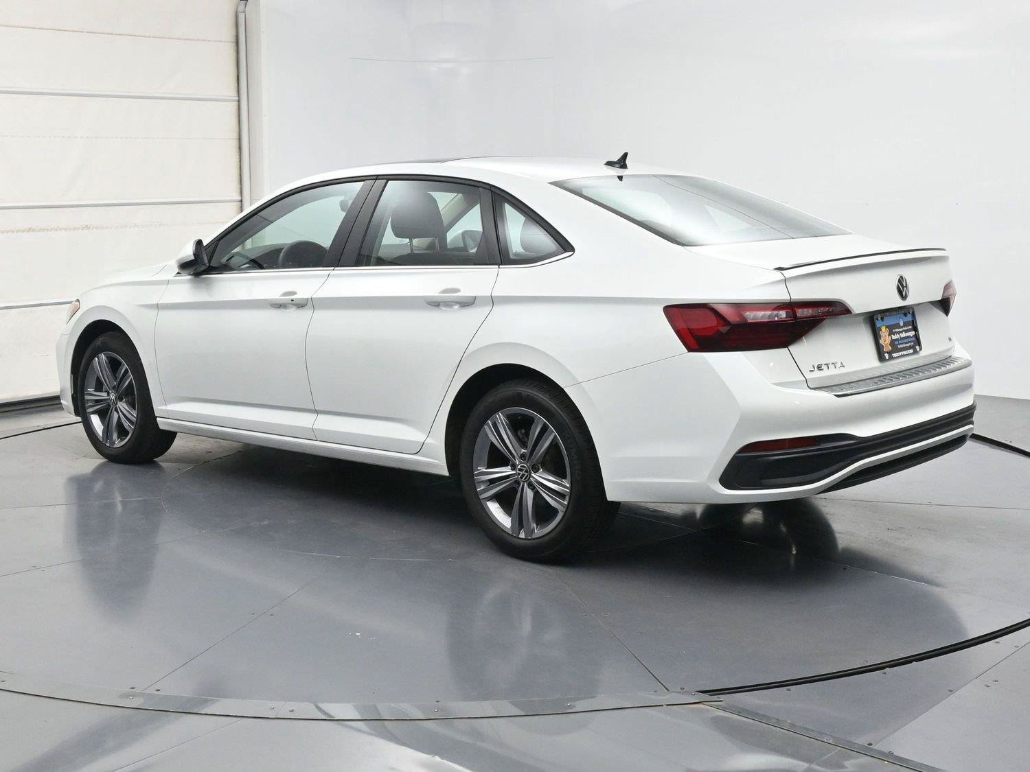 Used 2023 Volkswagen Jetta SE w/ Panoramic Sunroof Package FWD image 22