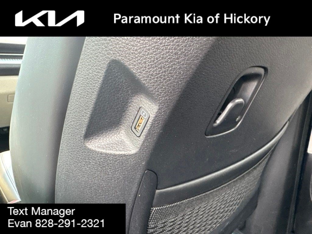 Used 2024 Kia Carnival LX FWD image 19