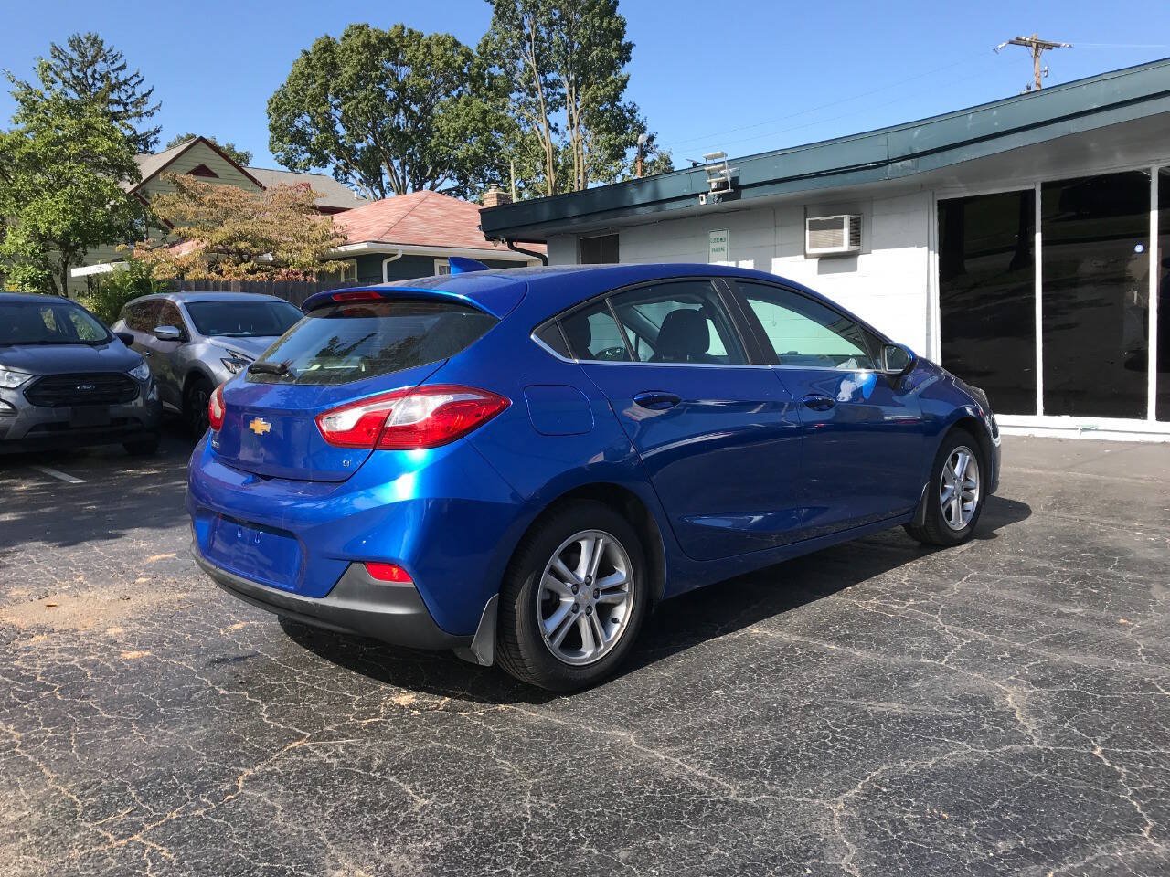 Used 2017 Chevrolet Cruze LT w/ Convenience Package FWD image 7